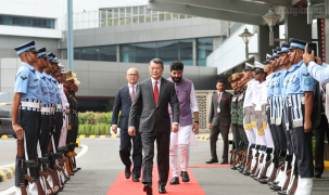 Thủ tướng tới New Delhi, bắt đầu chương trình dự Hội nghị thượng đỉnh BRICS và làm việc song phương tại Ấn Độ