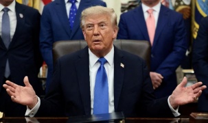 Ông Trump bác bỏ cảnh báo an toàn AI