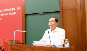 Chủ tịch Quốc hội Trần Thanh Mẫn trao đổi chuyên đề về đổi mới tư duy xây dựng thể chế, pháp luật với các Ủy viên Trung ương Đảng