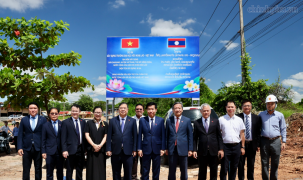Phó Thủ tướng Thường trực Phạm Gia Túc thăm các công trình, dự án hợp tác hữu nghị Việt Nam - Lào