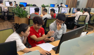 Kỷ nguyên AI: Sinh viên CNTT cần nền móng dày hơn, không phải gọt mỏng đi