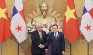 Chủ tịch Quốc hội Trần Thanh Mẫn hội kiến Tổng thống Panama