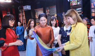 Phu nhân Tổng Bí thư, Chủ tịch nước Tô Lâm và Phu nhân Tổng thống Panama tìm hiểu văn hóa các dân tộc Việt Nam