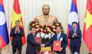 Việt Nam, Lào trao đổi 11 văn kiện hợp tác quan trọng