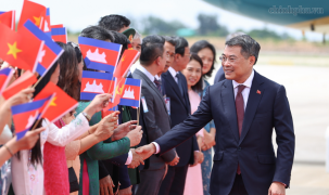 Thủ tướng Lê Minh Hưng tới Phnom Penh, bắt đầu chuyến thăm chính thức Campuchia