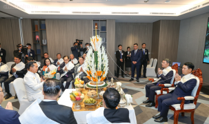 Thủ tướng Lê Minh Hưng dự lễ buộc chỉ cổ tay truyền thống của Lào