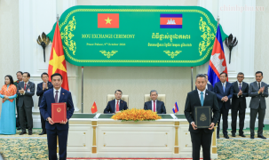 Việt Nam, Campuchia trao đổi nhiều văn kiện hợp tác quan trọng