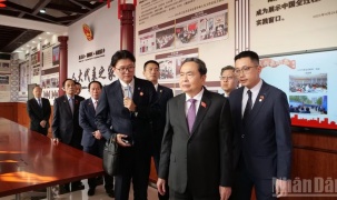 Chủ tịch Quốc hội Trần Thanh Mẫn thăm mô hình lập pháp ở Bắc Kinh