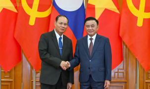 Thường trực Ban Bí thư Trần Cẩm Tú hội đàm với Thường trực Ban Bí thư Trung ương Đảng Nhân dân Cách mạng Lào