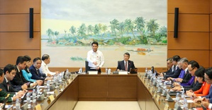 Bảo đảm quyền lợi người tiêu dùng và an ninh, an toàn mạng lưới bưu chính