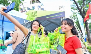 VPIM Expo ngày đầu: Runner háo hức nhận bib, khám phá race kit và không gian trải nghiệm sôi động