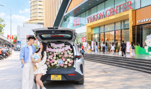 Đến Vincom dịp 20/10: Đi xe hoa hồng, tư vấn phong cách từ stylist, tận hưởng ngày hội 