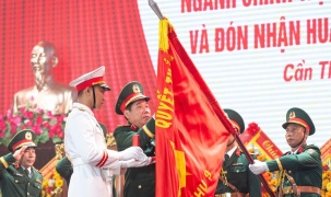 Cục Chính trị Quân khu 9 đón nhận Huân chương Bảo vệ Tổ quốc hạng Nhất