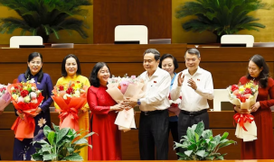 Thủ tướng Lê Minh Hưng, Chủ tịch Quốc hội Trần Thanh Mẫn gặp mặt nữ đại biểu Quốc hội khóa XVI