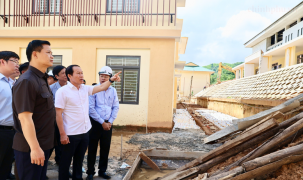Phó Thủ tướng Lê Tiến Châu kiểm tra thực địa trường nội trú liên cấp tại tỉnh Quảng Trị