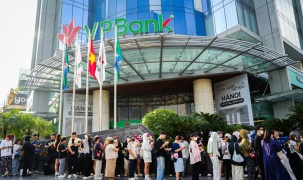 Khi trụ sở bank biến hình thành pop-up store, fan BIGBANG đang sống những ngày “sĩ” nhất