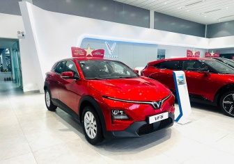 VinFast VF 6 Eco: Chọn xe gầm cao cho gia đình trẻ, nhận “full combo” ưu đãi tháng 12/2025 