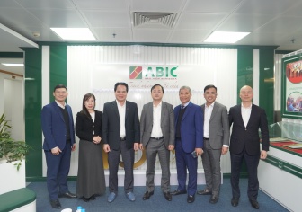 Chủ tịch HĐTV Agribank thăm và làm việc tại Bảo hiểm Agribank