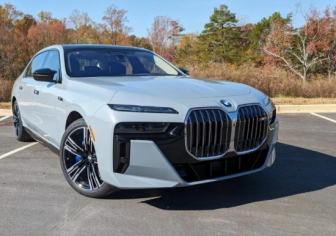 BMW triệu hồi gần 60.000 xe sang tại Mỹ do nguy cơ cháy nổ