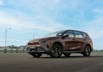 Mua VinFast VF MPV 7 trong tháng 5, nhận đủ “bộ ba” ưu đãi hàng chục triệu đồng