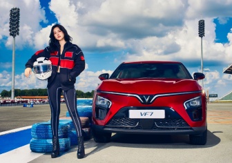 Tự lái xe đi du lịch hè cùng gia đình, chủ xe VinFast VF 7 hào hứng: Xe không chỉ chở người mà “gánh” cả chuyến đi