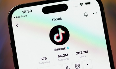 Apple thúc giục TikTok nâng cao độ tuổi khuyến nghị giữa những lo ngại về sức khỏe tâm thần