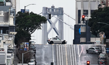 Vì sao xe tự lái chưa thể thay thế con người?