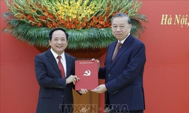 Tổng Bí thư Tô Lâm trao các quyết định bổ nhiệm Trưởng Ban Tuyên giáo và Dân vận Trung ương và Phó trưởng ban Thường trực Ban Nội chính Trung ương