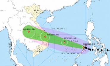 Tin bão mới nhất: Bão số 13 Kalmaegi giật cấp 16 đã tiến vào Biển Đông