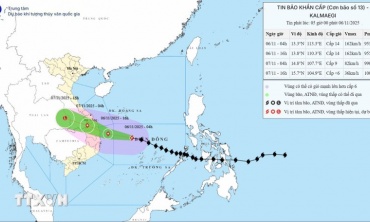 Tin bão mới nhất: Bão số 13 Kalmaegi di chuyển nhanh, giật cấp 17, áp sát Quy Nhơn, cảnh báo rủi ro thiên tai cấp 4