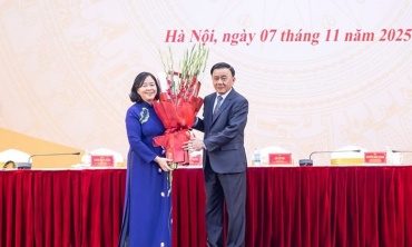 Bà Bùi Thị Minh Hoài giữ chức Chủ tịch Ủy ban Trung ương MTTQ Việt Nam khóa X