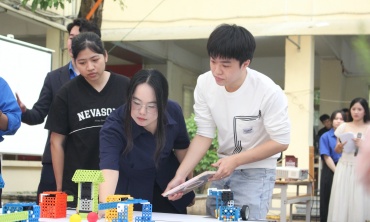 Sôi nổi Cuộc thi “Lập trình điều khiển Robot 2025” của sinh viên Khoa CNTT - Trường Đại học Sư phạm Hà Nội