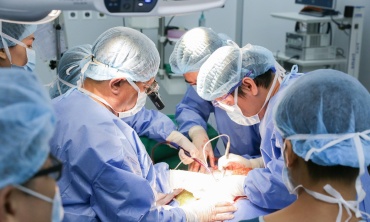 Bóc thành công khối u quái gần 2kg chèn ép vùng cổ cụ bà 81 tuổi