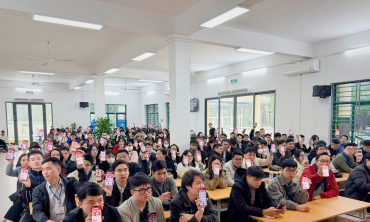 Hà Nội: Hướng dẫn hơn 10.000 thí sinh dự sát hạch cài đặt ứng dụng VNeTraffic