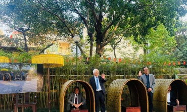 Trải nghiệm di sản số 'Việt Nam Diệu Sử'