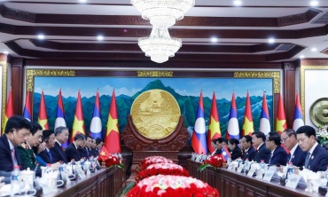 Tổng Bí thư Tô Lâm chứng kiến trao các văn kiện hợp tác Việt Nam - Lào