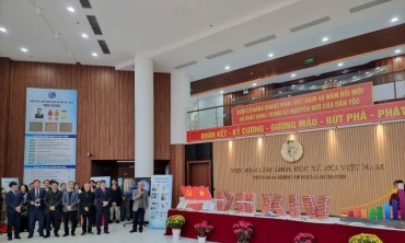 Khai trương không gian trưng bày “Dưới cờ Đảng quang vinh: Việt Nam 40 năm Đổi mới và khát vọng trong kỷ nguyên vươn mình”