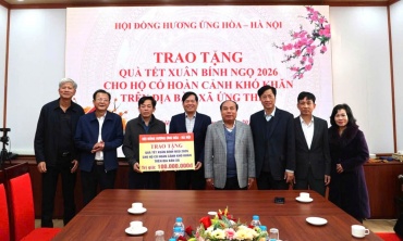 Hội đồng hương Ứng Hòa tại Hà Nội trao tặng quà Tết trị giá 100 triệu đồng cho các gia đình có hoàn cảnh khó khăn xã Ứng Thiên