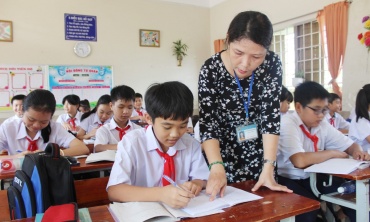 Bộ Nội vụ thông tin về lộ trình bổ sung biên chế y tế, giáo dục