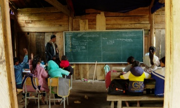 Gieo chữ lớp học ghép vùng cao những ngày cận Tết