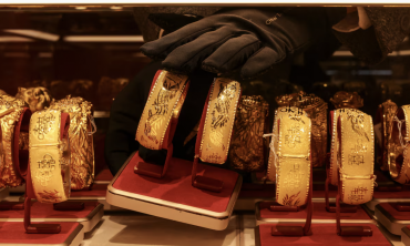 Vàng trượt giá trước thềm hai báo cáo kinh tế Mỹ quan trọng