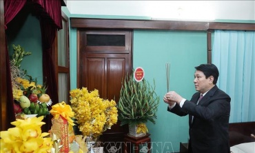 Chủ tịch nước Lương Cường dâng hương tưởng niệm Chủ tịch Hồ Chí Minh tại Nhà 67