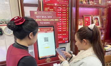 Máy bán vàng tự động 'giải nhiệt' phố vàng ngày vía Thần Tài 2026