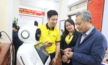 Robot Lễ tân AI xuất hiện tại Trung tâm hành chính xã Quỹ Nhất, Ninh Bình: Dấu mốc mới của chuyển đổi số cơ sở