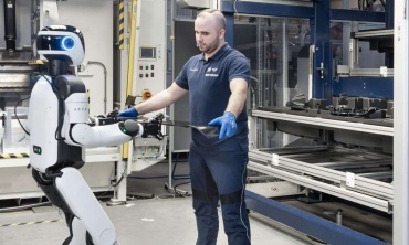 BMW đưa robot hình người vào nhà máy tại Đức