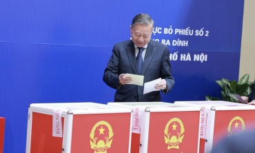 Tổng Bí thư Tô Lâm bỏ phiếu bầu cử đại biểu Quốc hội, HĐND các cấp tại phường Ba Đình, Hà Nội
