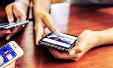 Người Việt dùng smartphone 7,1 giờ mỗi ngày