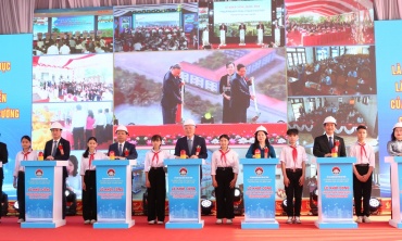 Phó Thủ tướng Thường trực Nguyễn Hòa Bình dự lễ khởi công dự án xây dựng Trường nội trú liên cấp Tiểu học – THCS Hương Xuân