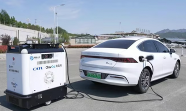 Robot sạc tự hành: Lời giải linh hoạt cho bài toán hạ tầng xe điện tại đô thị cũ