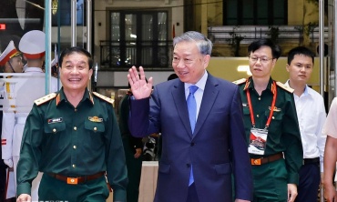 Tổng Bí thư và Chủ tịch Quốc hội dự chương trình nghệ thuật 